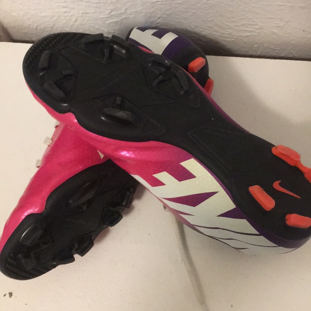 nike soccer cleats - Picture 5 of 6